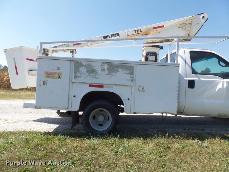 image for item DB6408 2000 Ford F350 Super Duty XL bucket truck