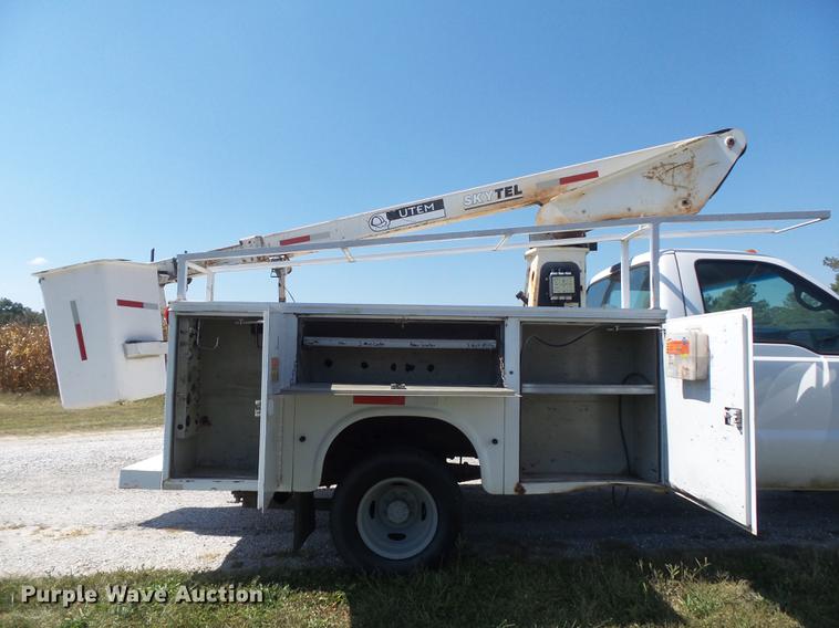 image for item DB6408 2000 Ford F350 Super Duty XL bucket truck