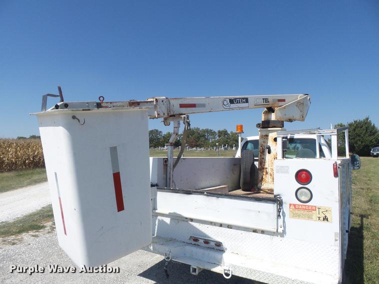 image for item DB6408 2000 Ford F350 Super Duty XL bucket truck