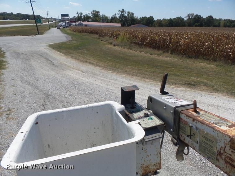 image for item DB6408 2000 Ford F350 Super Duty XL bucket truck