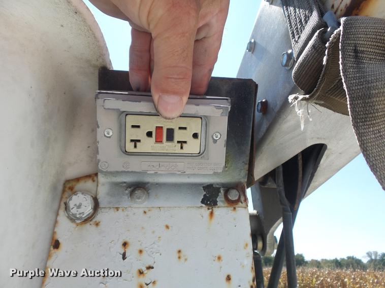 image for item DB6408 2000 Ford F350 Super Duty XL bucket truck