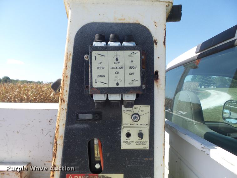 image for item DB6408 2000 Ford F350 Super Duty XL bucket truck