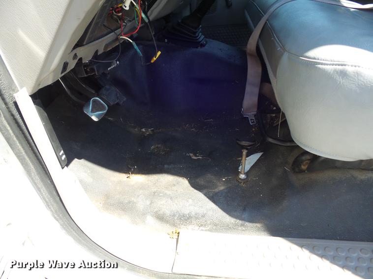 image for item DB6408 2000 Ford F350 Super Duty XL bucket truck