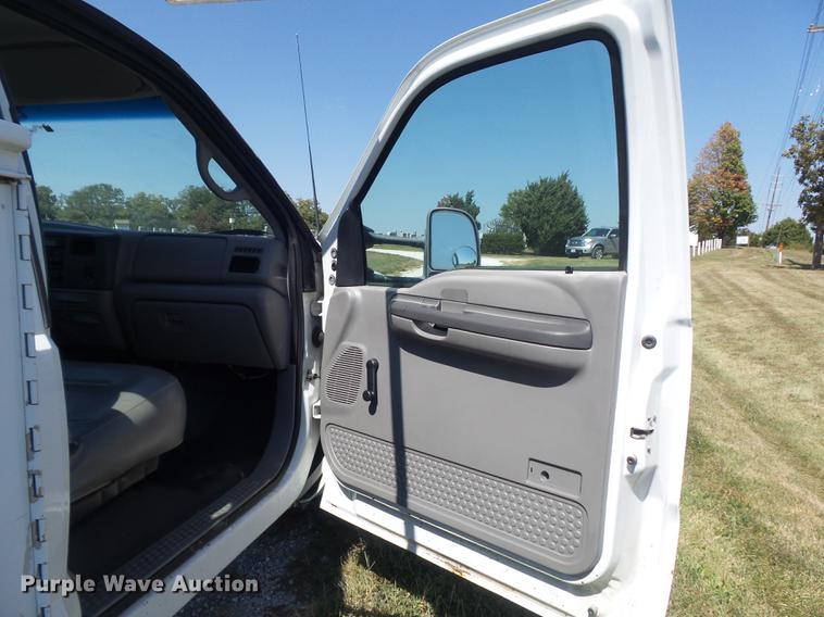 image for item DB6408 2000 Ford F350 Super Duty XL bucket truck