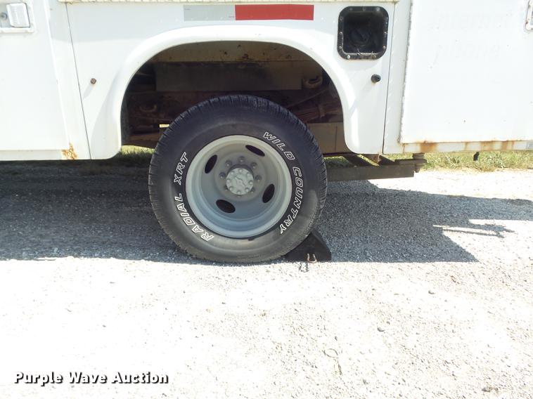 image for item DB6408 2000 Ford F350 Super Duty XL bucket truck