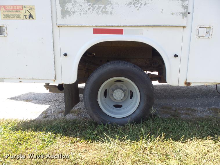 image for item DB6408 2000 Ford F350 Super Duty XL bucket truck