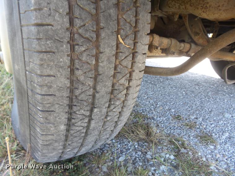 image for item DB6408 2000 Ford F350 Super Duty XL bucket truck