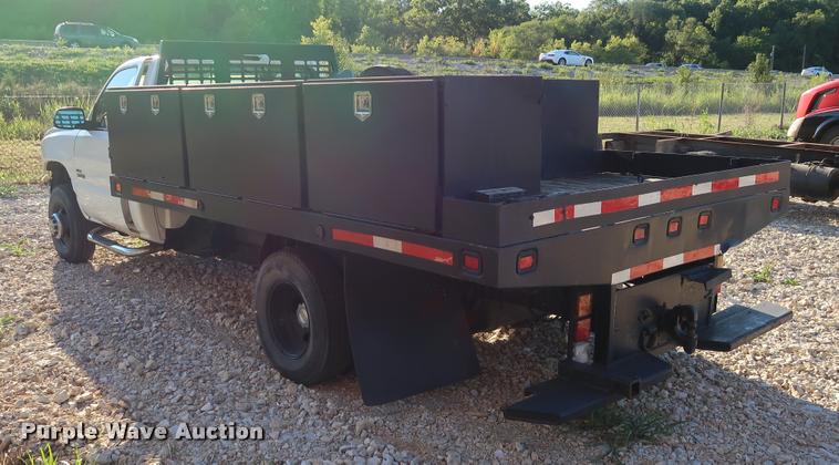 image for item DB6471 2005 Chevrolet Silverado 3500 flatbed pickup truck