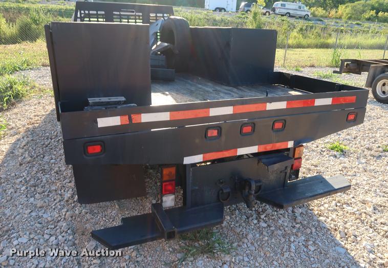 image for item DB6471 2005 Chevrolet Silverado 3500 flatbed pickup truck