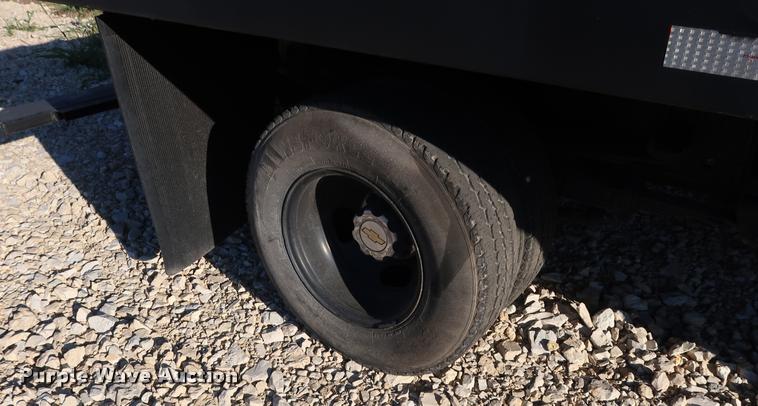 image for item DB6471 2005 Chevrolet Silverado 3500 flatbed pickup truck