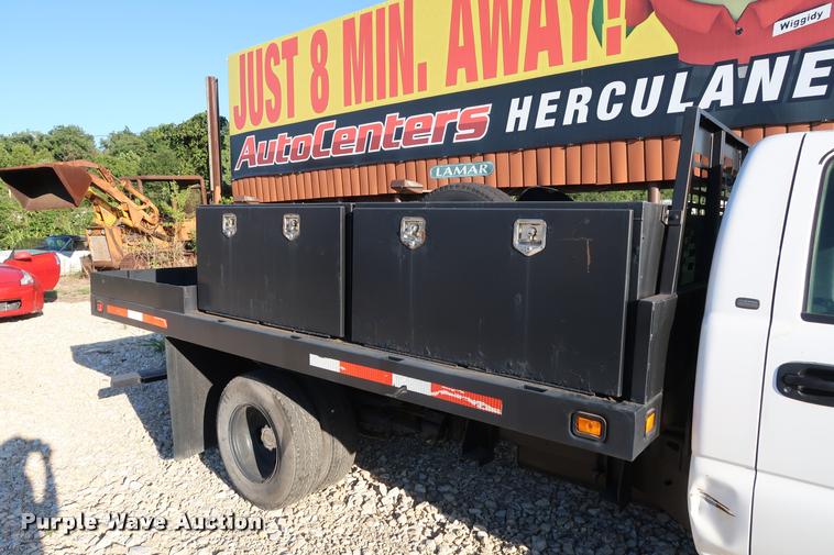 image for item DB6471 2005 Chevrolet Silverado 3500 flatbed pickup truck