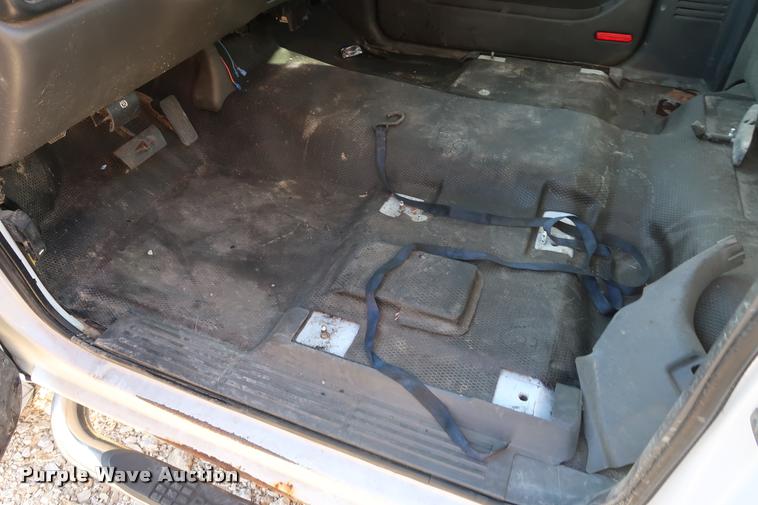 image for item DB6471 2005 Chevrolet Silverado 3500 flatbed pickup truck