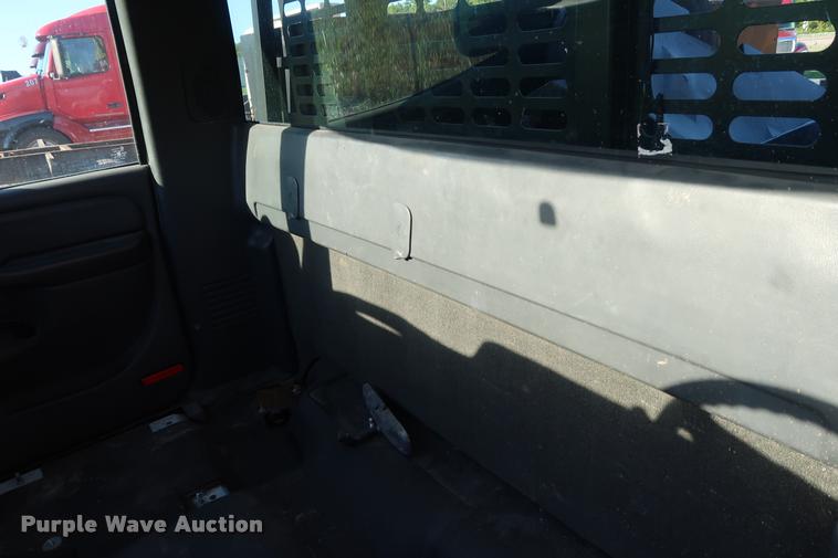 image for item DB6471 2005 Chevrolet Silverado 3500 flatbed pickup truck