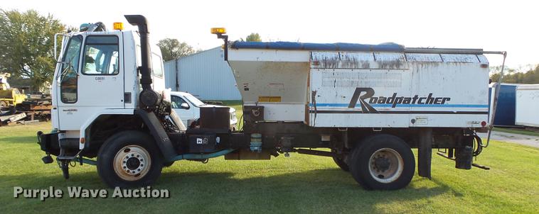 image for item DB7372 2001 Sterling SC7000 road patcher truck