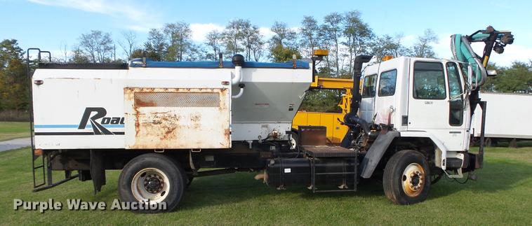 image for item DB7372 2001 Sterling SC7000 road patcher truck