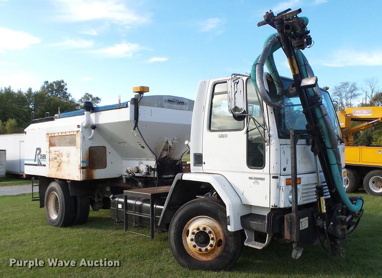 image for item DB7372 2001 Sterling SC7000 road patcher truck