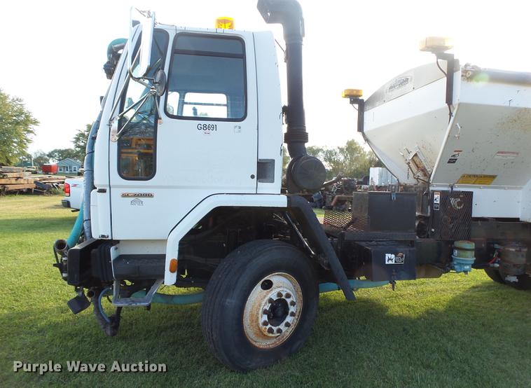 image for item DB7372 2001 Sterling SC7000 road patcher truck