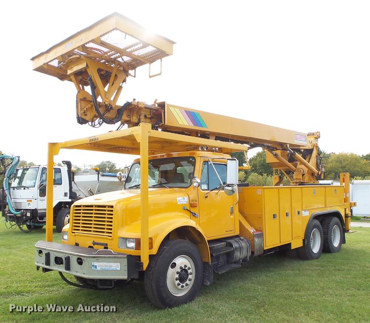 image for item DB7373 1998 International 4900 bucket truck