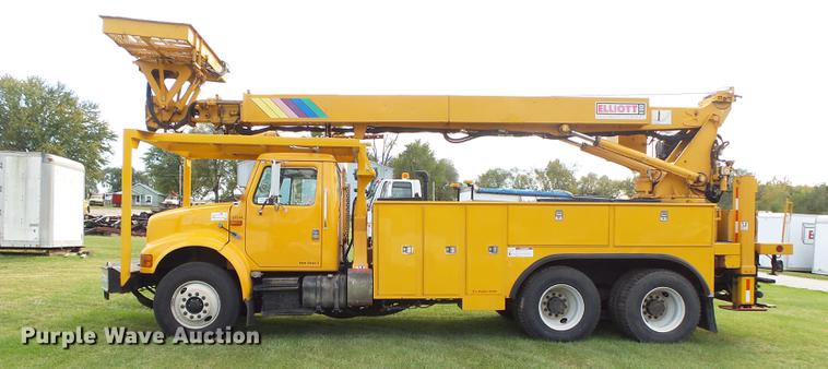 image for item DB7373 1998 International 4900 bucket truck