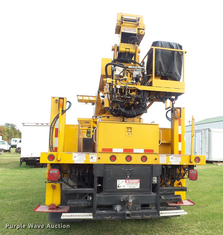 image for item DB7373 1998 International 4900 bucket truck