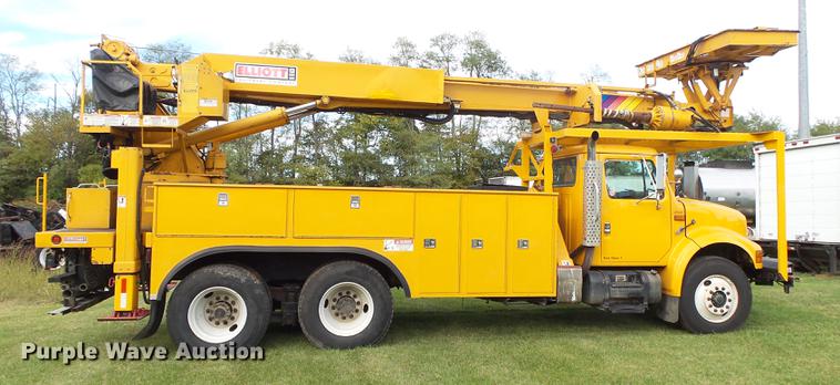 image for item DB7373 1998 International 4900 bucket truck