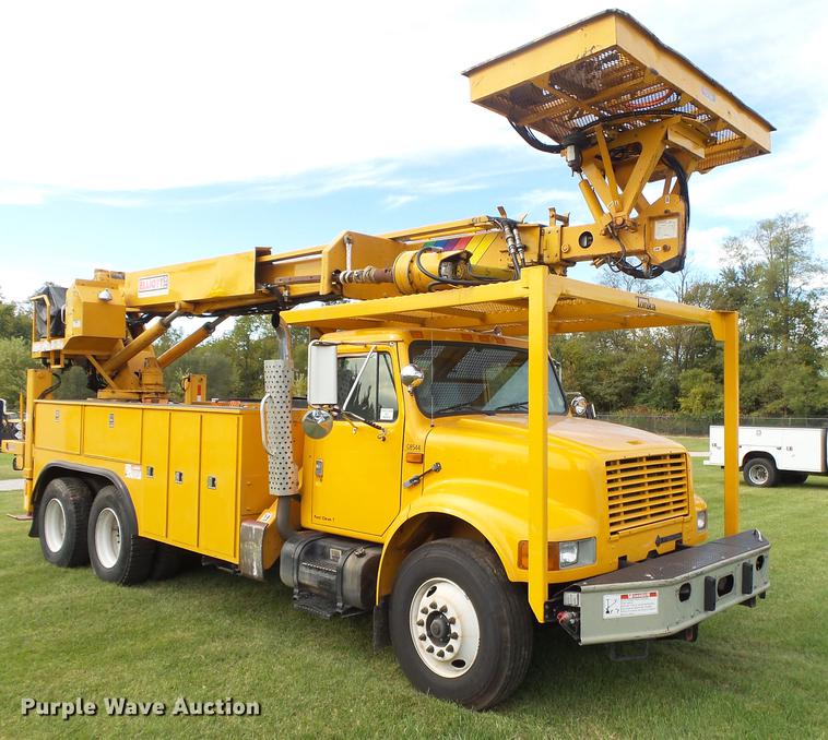 image for item DB7373 1998 International 4900 bucket truck