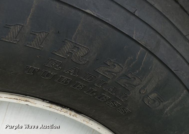 image for item DB7373 1998 International 4900 bucket truck