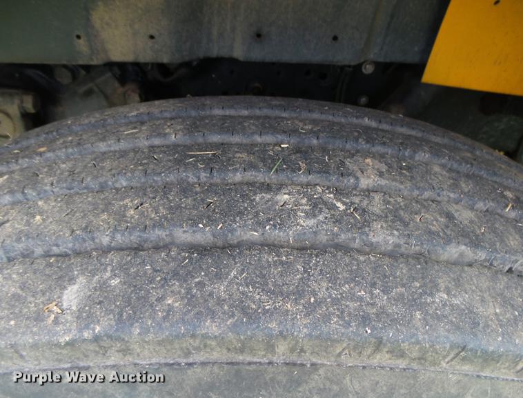 image for item DB7373 1998 International 4900 bucket truck