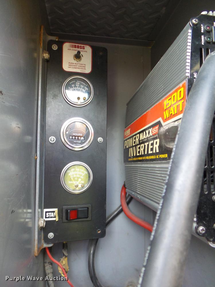 image for item DB7373 1998 International 4900 bucket truck