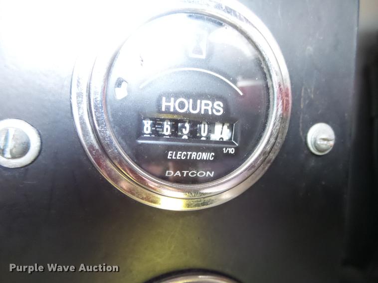 image for item DB7373 1998 International 4900 bucket truck