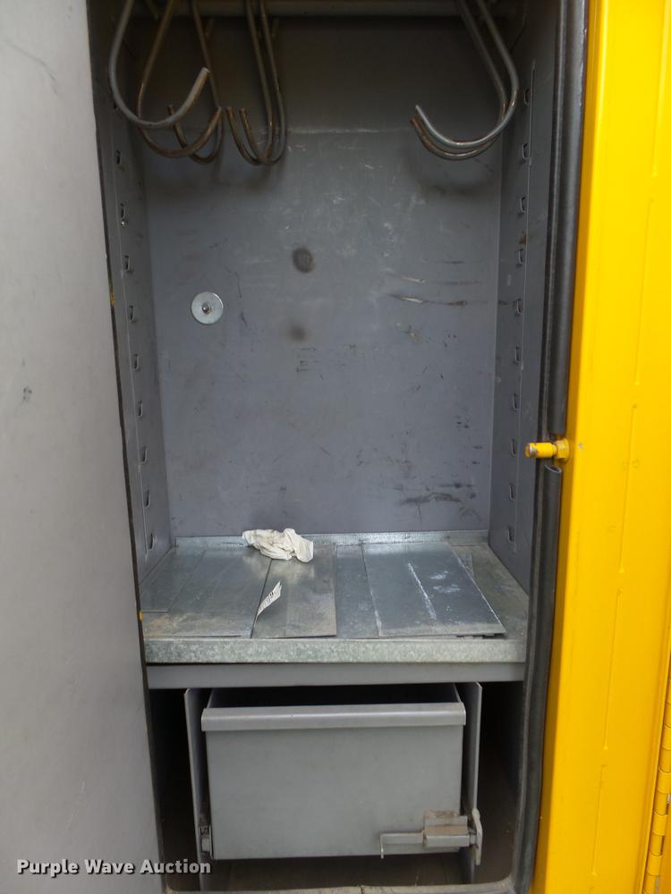 image for item DB7373 1998 International 4900 bucket truck