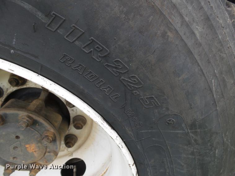 image for item DB7373 1998 International 4900 bucket truck