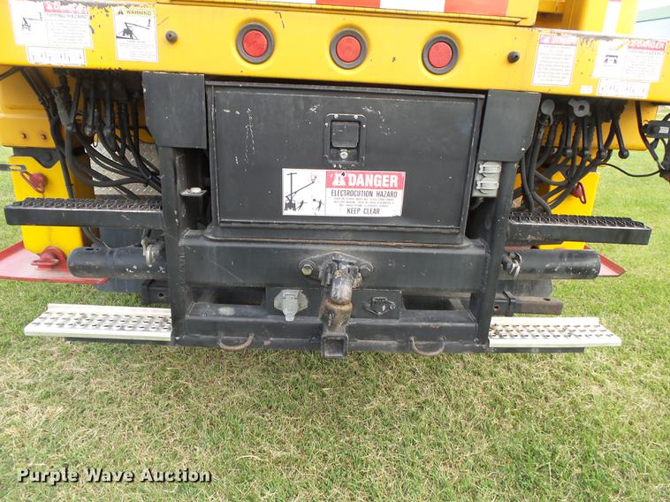 image for item DB7373 1998 International 4900 bucket truck