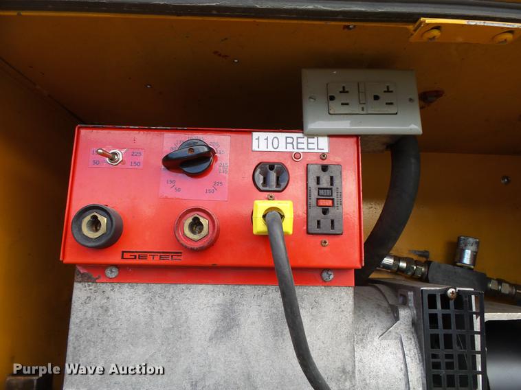 image for item DB7373 1998 International 4900 bucket truck