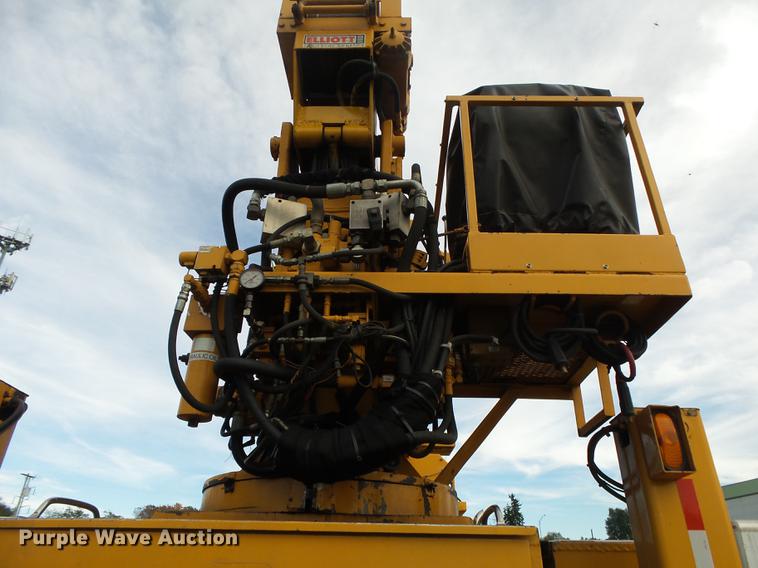 image for item DB7373 1998 International 4900 bucket truck