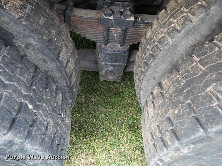 image for item DB7373 1998 International 4900 bucket truck