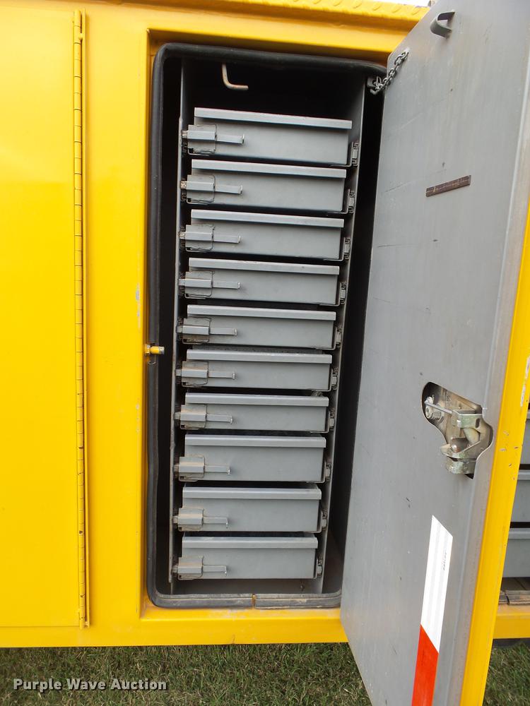 image for item DB7373 1998 International 4900 bucket truck