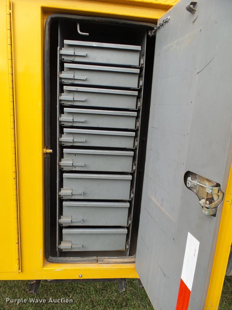 image for item DB7373 1998 International 4900 bucket truck