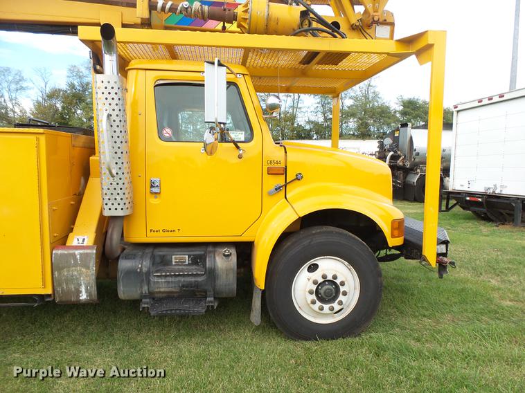 image for item DB7373 1998 International 4900 bucket truck