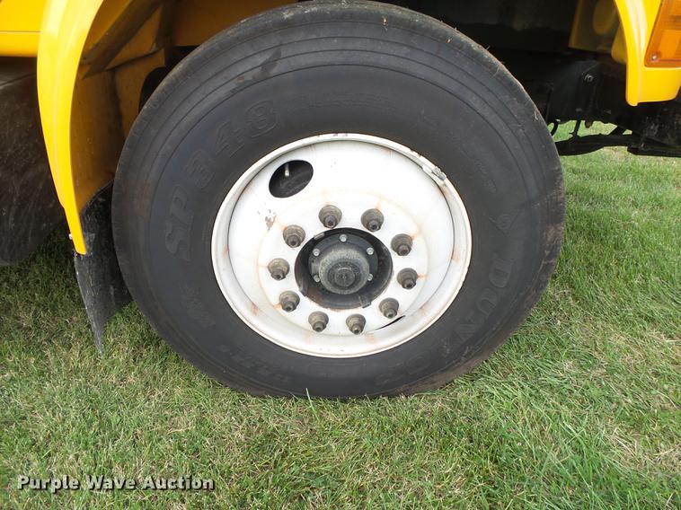 image for item DB7373 1998 International 4900 bucket truck