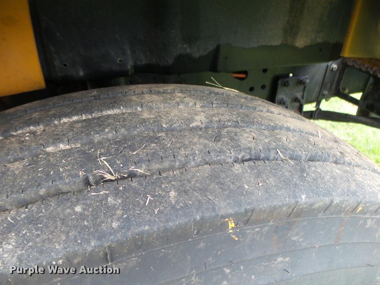 image for item DB7373 1998 International 4900 bucket truck