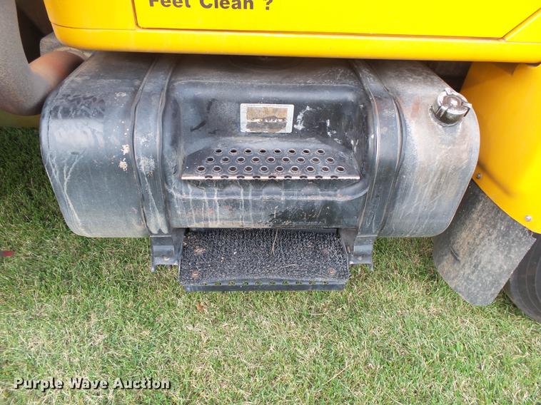 image for item DB7373 1998 International 4900 bucket truck