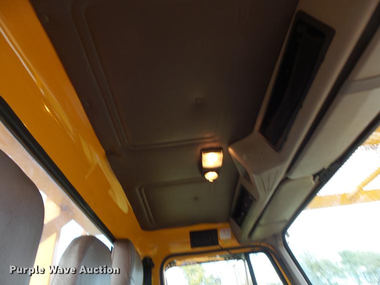 image for item DB7373 1998 International 4900 bucket truck