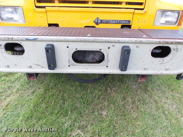 image for item DB7373 1998 International 4900 bucket truck