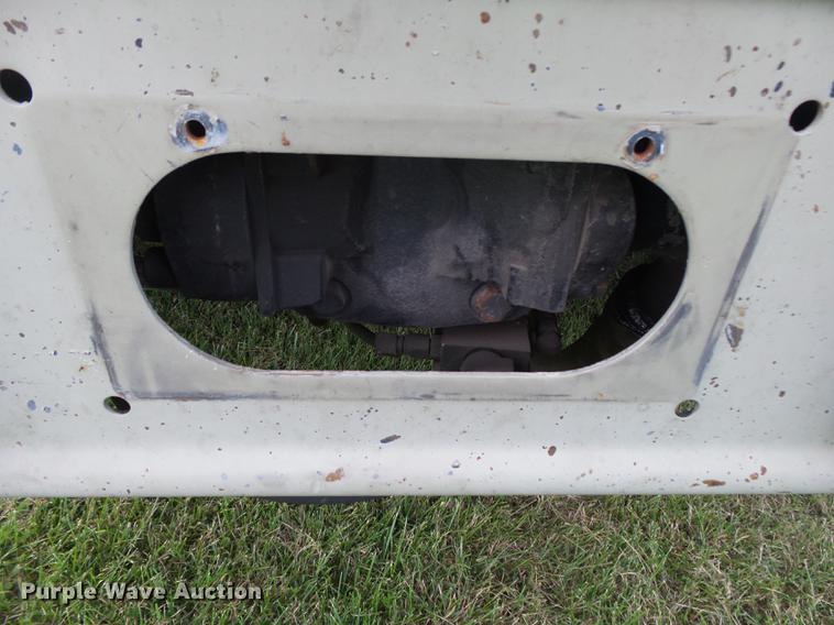 image for item DB7373 1998 International 4900 bucket truck