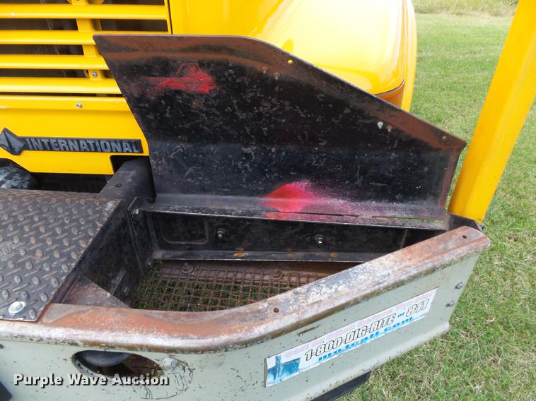 image for item DB7373 1998 International 4900 bucket truck