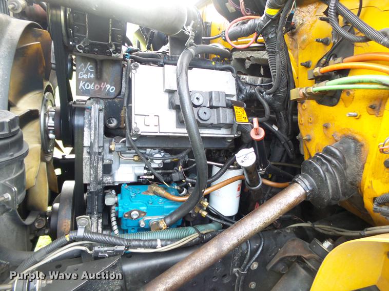 image for item DB7373 1998 International 4900 bucket truck