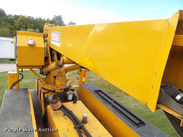 image for item DB7373 1998 International 4900 bucket truck