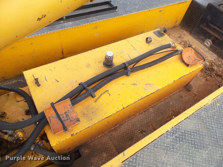 image for item DB7373 1998 International 4900 bucket truck