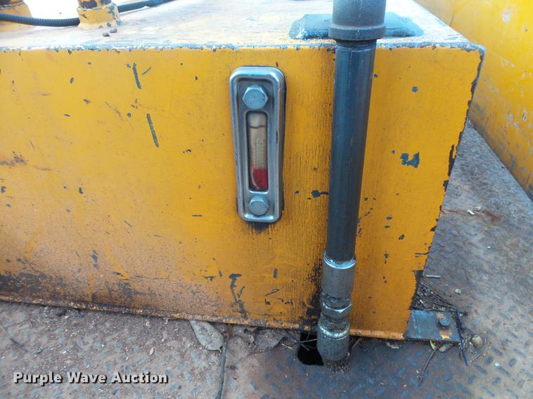 image for item DB7373 1998 International 4900 bucket truck